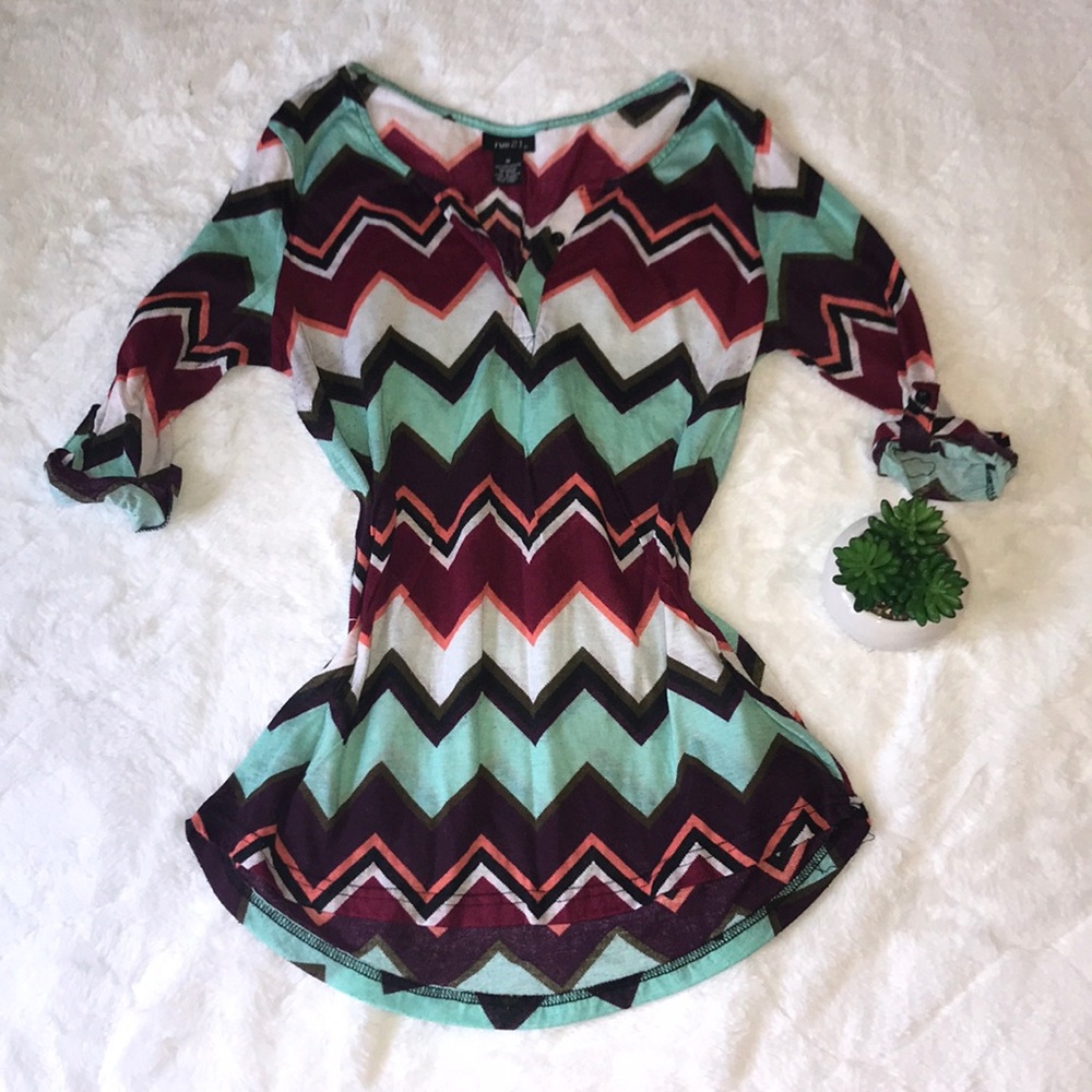 Multi color chevron top